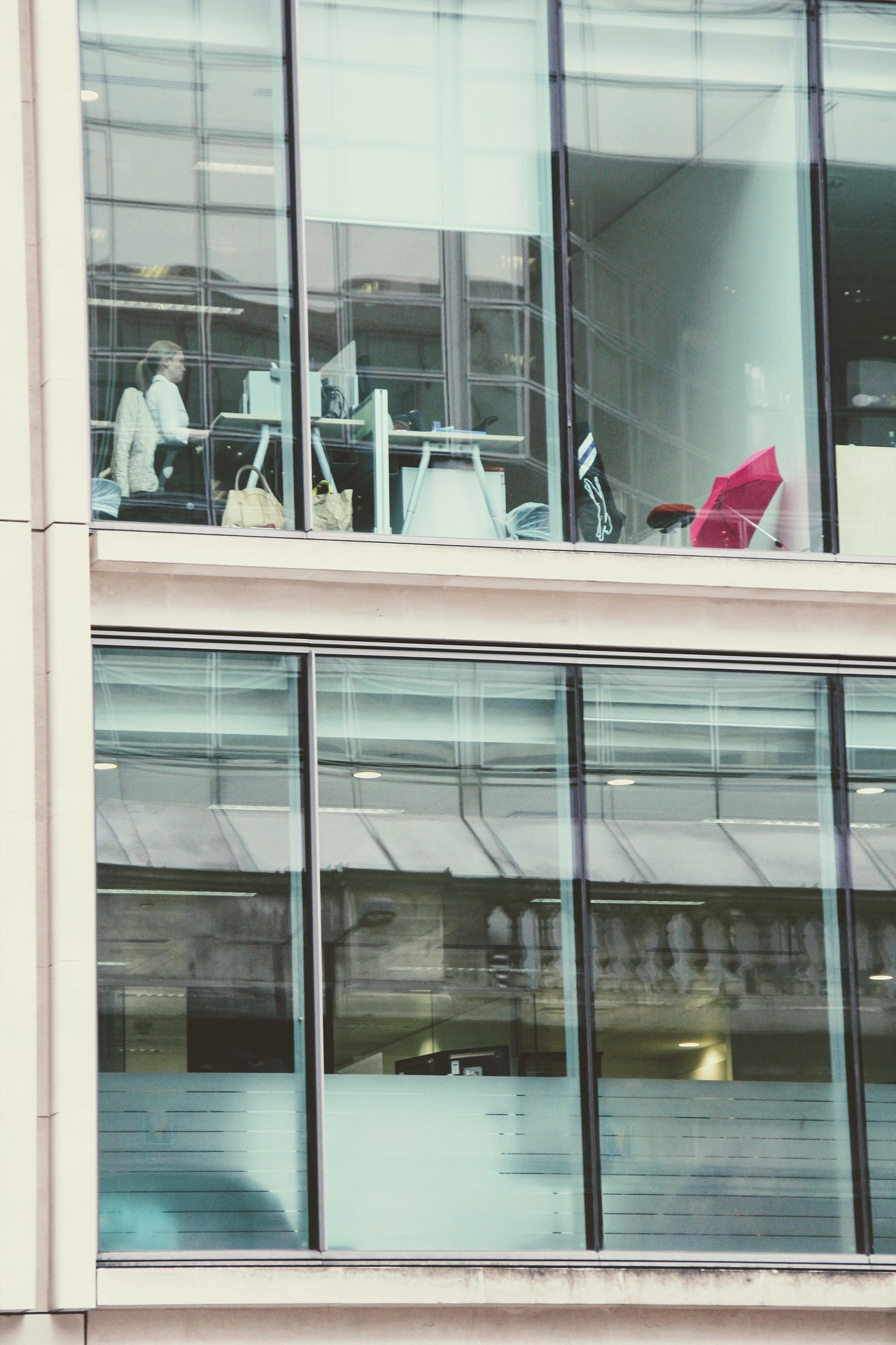 workplace-1932104_1920